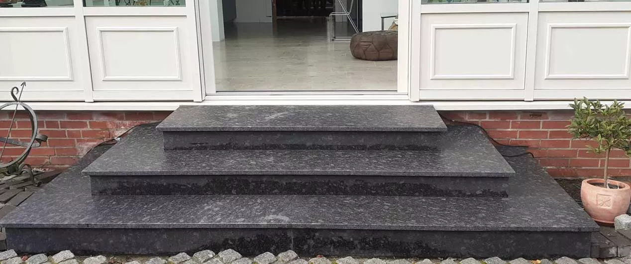 Elegante Natursteintreppe – Beispiel für Sanierung und Neubau
